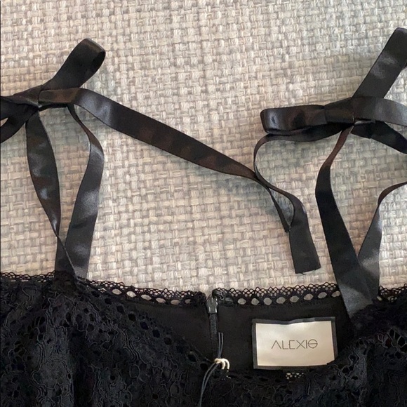 NEW Alexis lace romper. - Picture 4 of 4